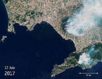 Ecco il Vesuvio in fiamme visto dal satellite Ecco il Vesuvio in fiamme visto dal satellite